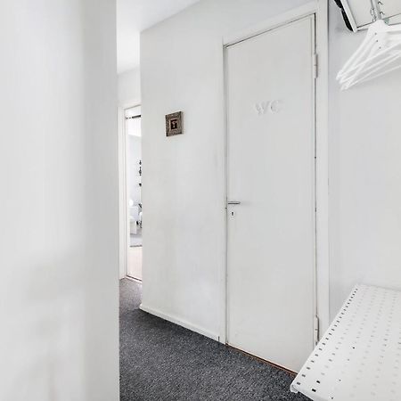 Wehost Spacious Studio Near Metro Kallio Helsinki Bagian luar foto